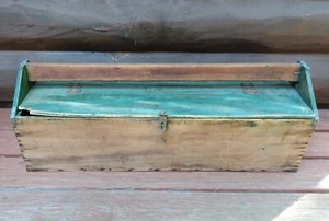 Antica cassetta porta attrezzi legno verde primitivo falegnami seghetto a mano porta tote legno - Foto 1 di 14