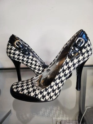 Guess Brand Black & White Houndstooth Jaquard Patent Leather Heels Size 9M - Image 1 of 4