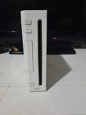 NINTENDO WII BIANCA SOLO CONSOLE PAL RVL-001 FUNZIONANTE OTTIME CONDIZIONI - Immagine 1 di 4