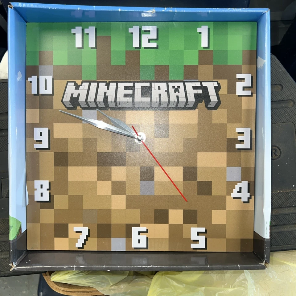 Minecraft Wall Clock Block Creeper Analog Quartz Battery Operated 11 in NEW  - Image 1 of 1