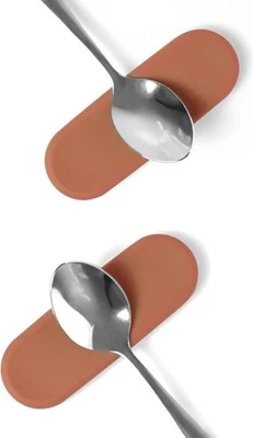 Carrotez Pequeño Reposacuchara Silicona para Cafetera, Mesa de Comedor, 3.3" x 1.2" Foto 1 de 4