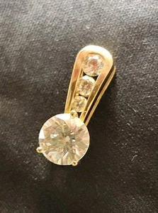 14K Solid Yellow Gold Round Cut Cubic Zirconia Pendant 1.78g - Picture 1 of 7