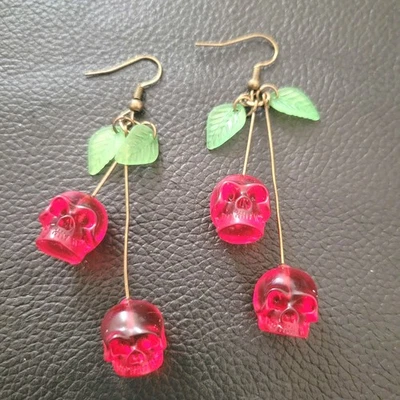 Pendientes góticos rockabilly cereza en forma de calavera Foto 1 de 3