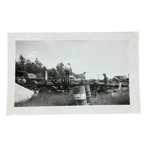 Foto De Colección Escena de Aserradero de Registro con Camiones Maquinaria Trabajo Rural Industrial Años 40 - Imagen 1 de 3