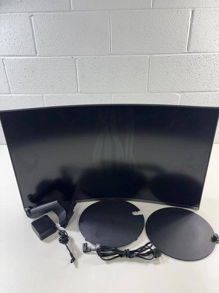 Samsung 32-Inch S39C Series FHD Curved Gaming Monitor (LCD Damage) - Image 1 of 4