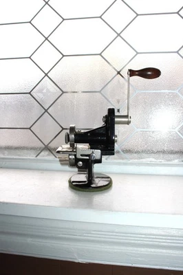 Máquina rosadora Singer vintage años 30 manivela hierro fundido rosa Foto 1 de 4