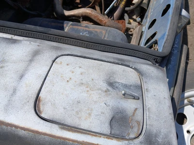 Fiat 124 1980-1982 puerta combustible gas usado Foto 1 de 4