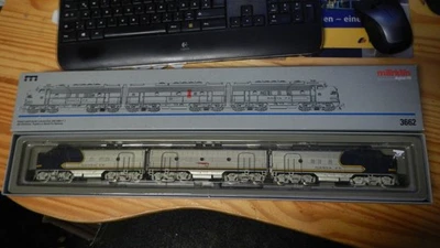 H0 Märklin 3662 Diesel Elektrische Lokomotive GM EMD F 7 Santa Fe 3Teilig Digit. - Bild 1 von 4