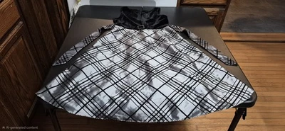 Niña 13,75 pulgadas PTP (talla mediana u 8) Gris y Negro Vestido de Navidad Foto 1 de 4