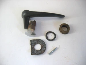 NUEVO DE LOTE ANTIGUO Mercedes Benz #347-586-0067 Kit de manija de ventana. Un poco de oxidación. - Imagen 1 de 4