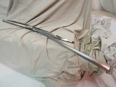 1965 CHRYSLER 300 СО СТОРОНЫ ВОДИТЕЛЯ РЫЧАГ СТЕКЛООЧИСТИТЕЛЯ деталь # 2580427 - Изображение 1 из 3