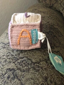 Pebble Pink Bio Spielzeug Rassel Block - Erleuchtetes Baby - Bild 1 von 5