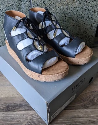 Sandalias Reaction Kenneth Cole Calm Night Gladiador Negras Plataforma Cuña 7.5 NiB Foto 1 de 4
