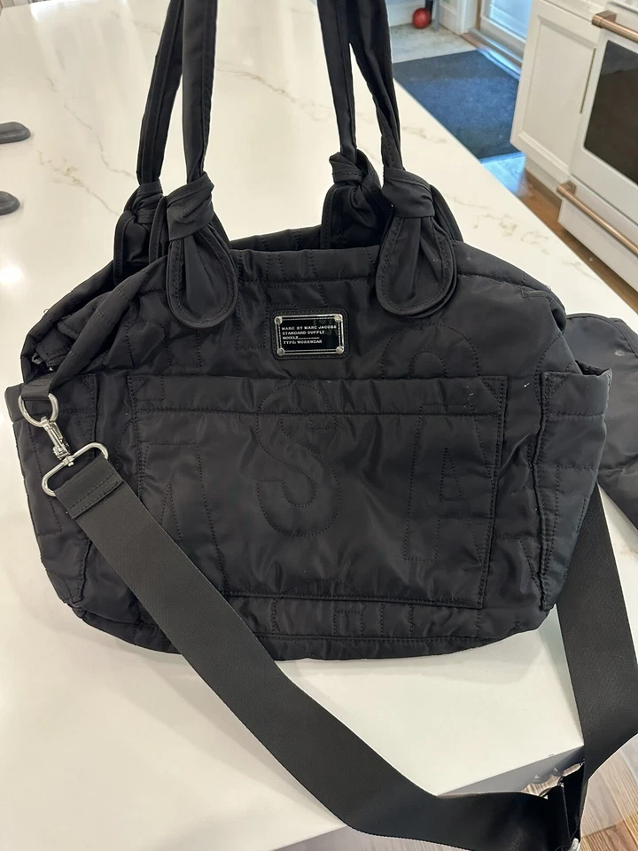 Bolsa de pañales acolchada negra Marc Jacob’s Foto 1 de 4