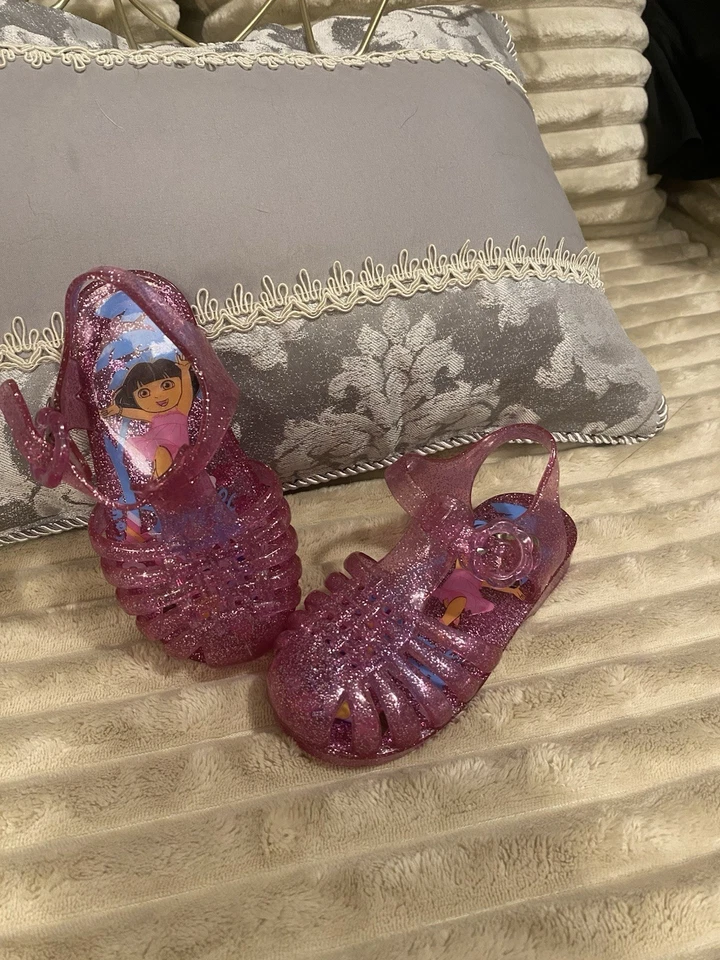 Sandalias de gelatina rosa Nickelodeon Dora The Explorer para niños Foto 1 de 2