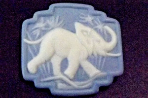 Stella Rzanski signed Blue Jasperware Elephant Button (4745) - Picture 1 of 4