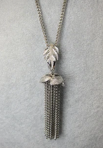 Beautiful vintage 26" silver-tone necklace leaf chain tassel pendant - Picture 1 of 6