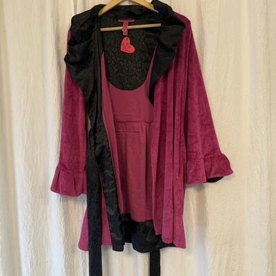 Novo com etiquetas Betsey Johnson Robe tamanho M veludo rosa quente acabamento leopardo preto mangas de sino - Imagem 1 de 4