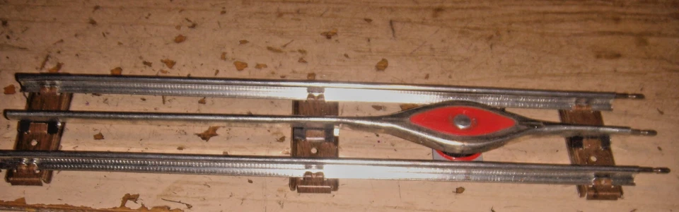 PCS Lionel 6-5149 O27 Gauge Remote UNCOULPER Control Operating Track SILVER TIES - Image 1 of 1