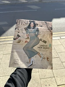 FT HTSI HOW TO SPEND IT MAG 5 OCT 2024 KIM KARDASHIAN SKIMMING IT UP $4 BILLION - Picture 1 of 2