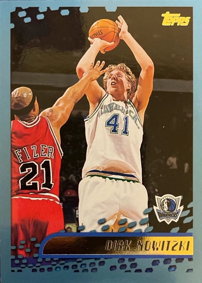 Dirk Nowitzki Topps 01-02 #49 Dallas Mavericks - Image 1 of 1