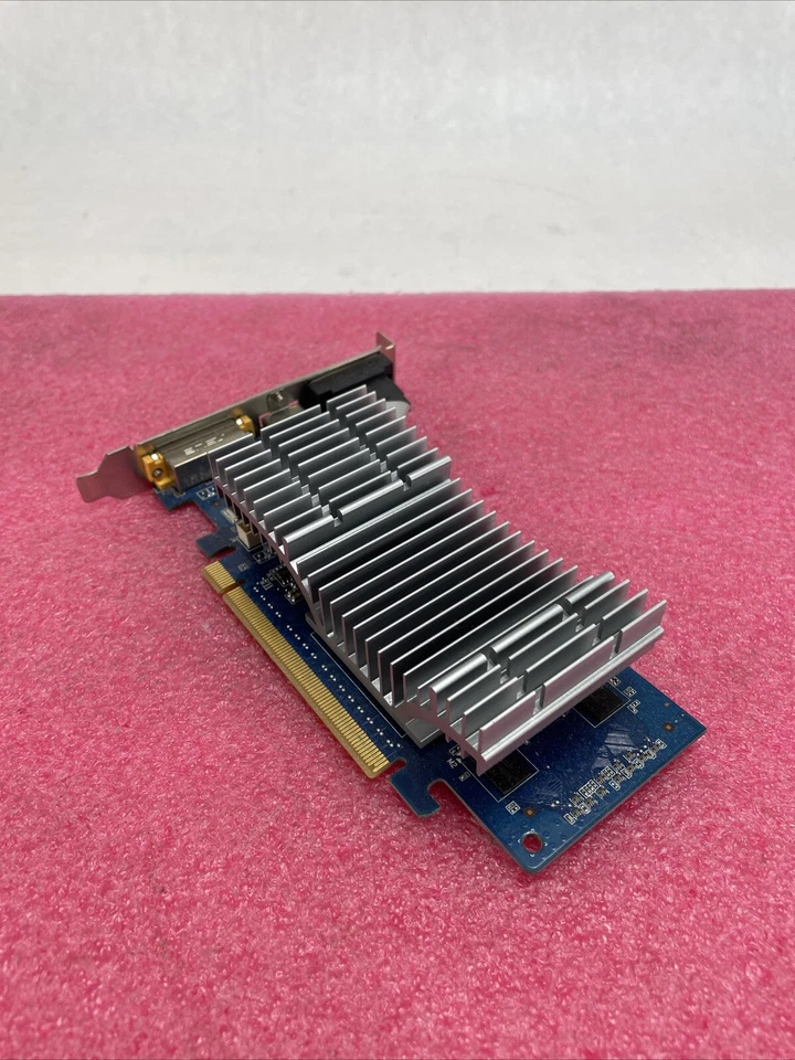 ASUS EN8400GS Silent/DI/512MB GDDR2 PCIe graphics Card - Image 1 of 4