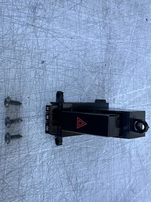 Mazda 3 2012 tablero delantero peligro emergencia intermitente interruptor botón con tornillos OEM Foto 1 de 4