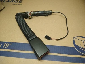 2004 BMW M5 FRONT PASSENGER SEAT BELT BUCKLE/RIGHT P/N 7065848 - Picture 1 of 13