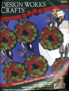 NEW CHRISTMAS WREATH SILVEWARE POCKETS SEALED - Picture 1 of 1
