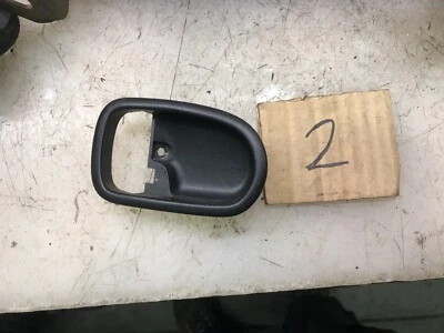 99-05 MAZDA MX-5 MIATA OEM IZQUIERDA IZQUIERDA IZQUIERDA IZQUIERDA IZQUIERDA MANIJA PUERTA BISEL CUBIERTA TAZA Foto 1 de 3