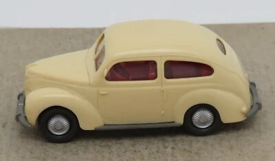 Micro WIKING Ho 1/87 Ford Taunus Avorio Interno Rosso #12820 No. Box - Immagine 1 di 4