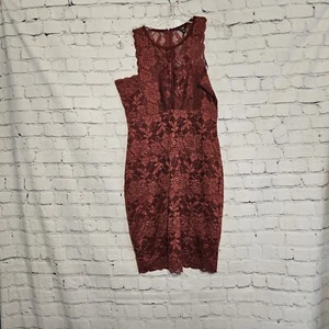Nuevo con etiquetas Vestido Guess Rubí Vino Ali Sin Mangas Forrado Vaina Encaje Talla MED - Imagen 1 de 15