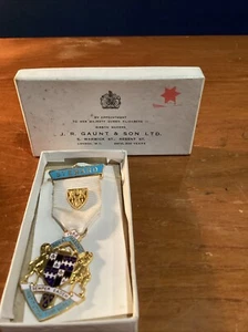 ROYAL MASONIC INSTITUTION FOR GIRLS STEWARDS BADGE 1968 BOXED By J R Gaunt Ltd - Picture 1 of 5