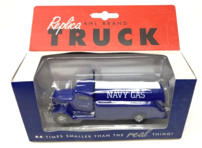 Camión Peterbilt 260 Navy Gas 1939 marca AHL ESCALA 1:64 de colección coleccionable Foto 1 de 4