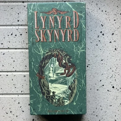 LYNYRD SKYNYRD - 3 CD Box Set + booklet The Definitive Collection near MINT RARE - Image 1 of 4