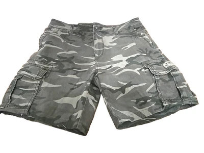 Unionbay Cargo Shorts Men’s 36 Green Palm Camo Y2K Utility Vintage Streetwear - Image 1 of 4