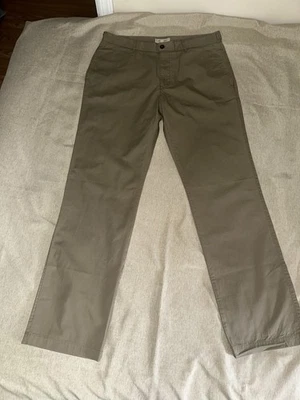 Pantalones chinos Burberry verde liso pierna recta 100 % algodón 36 X32 usados en excelente estado Foto 1 de 4