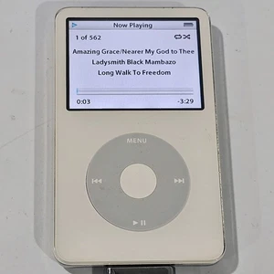 Apple iPod Classic 5ème génération 30 Go A1136 blanc BATTERIE NON TESTÉE EN L'ÉTAT - Photo 1/4