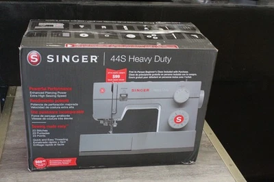 Máquina de coser de alta resistencia SINGER 44S en caja - NUEVA Foto 1 de 2