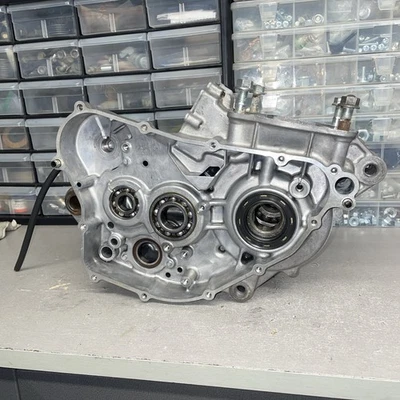 Honda CR250R CR250 2002 02 OEM cárter completo derecho e izquierdo bloque de cárter Foto 1 de 4