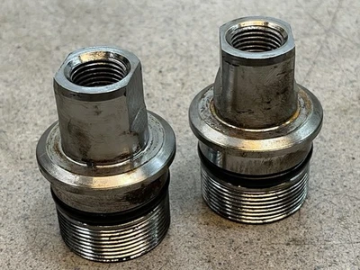 Harley Davidson Road King 2012 FLHR horquilla superior enchufe tubo pernos juego de 2 tapas Foto 1 de 4