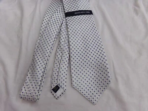 Jones New York White & Blue Diamond Design Mens 100% Silk Necktie NEW Neck Tie - Picture 1 of 4