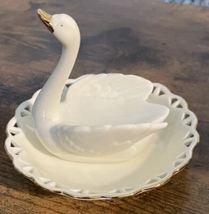 Soporte de anillo de porcelana para plato de baratija Avon Swan con acento dorado vintage - Imagen 1 de 6