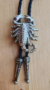 CRAVATTA BOLO WESTERN SCORPION SILVER SHINE 3D RODEO ANIMALE RODEO COWBOY BOLOTIE - Foto 1 di 3