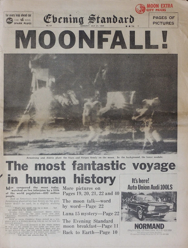 LONDON EVENING STANDARD NEWSPAPER 21 JULY 1969 MAN ON THE MOON LUNAR WALK COVER - Image 1 of 1