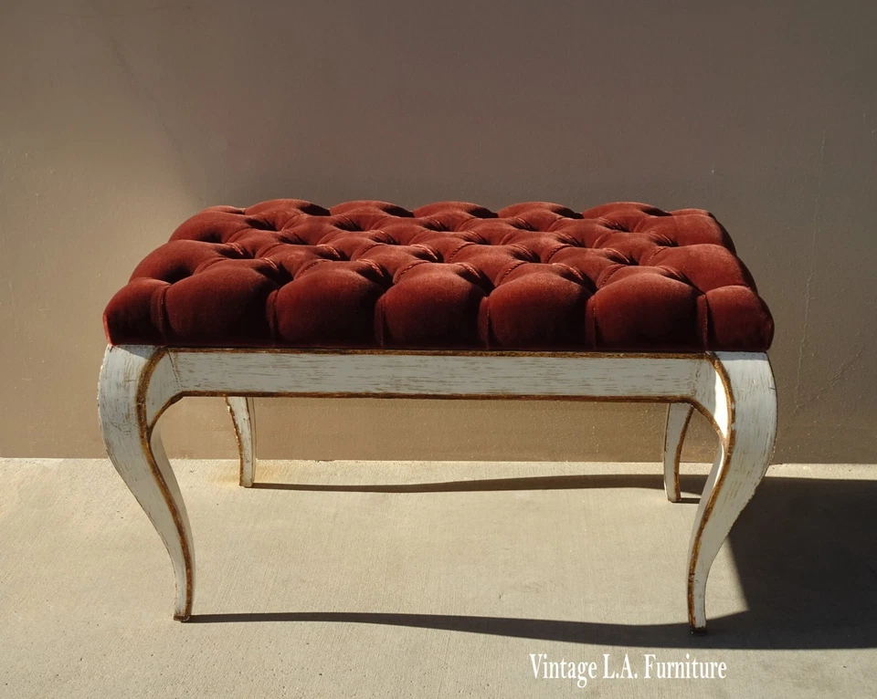 Banco grande vintage de terciopelo borgoña del país provincial francés con patas descapotables Foto 1 de 1