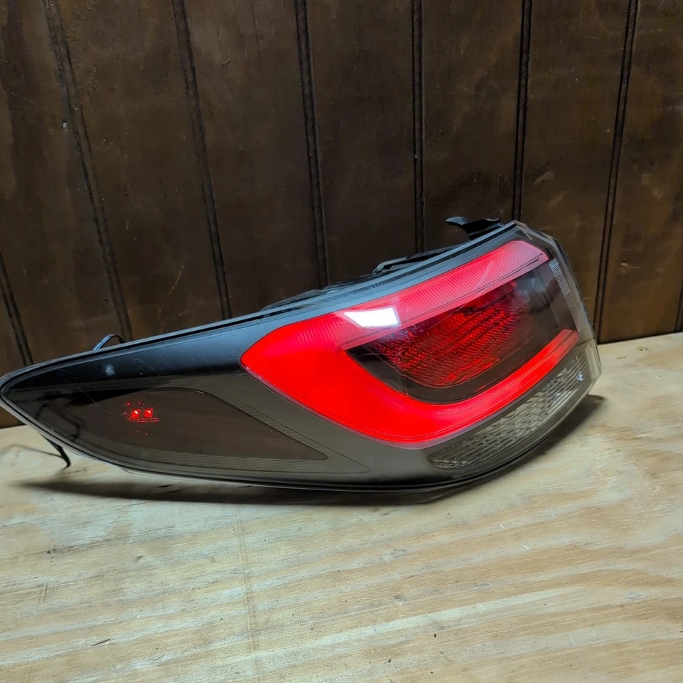 Luz trasera exterior híbrida Hyundai Sonata 2016-2017 izquierda izquierda izquierda piloto OEM probado Foto 1 de 4