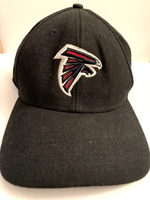 Gorra New Era Atlanta Falcons 9Forty The League negra con correa ajustable Foto 1 de 4