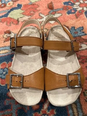 Sandalias Clarks de Cuero Juveniles Amigables con el Agua Unisex Talla US 13.5 o Euro 32 Foto 1 de 4
