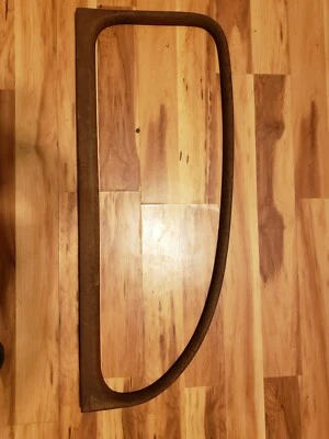 Original 1939 1940 Ford Deluxe duas portas sedã moldura de janela traseira direita - Imagem 1 de 4